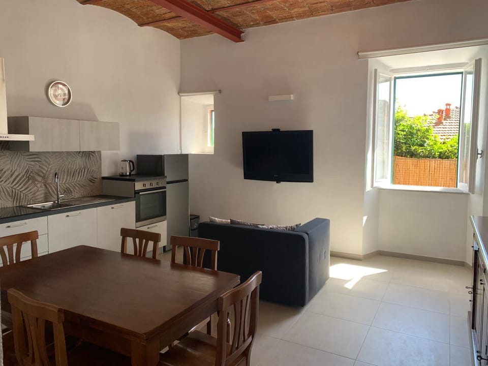 Communal lounge/ TV room, TV and multimedia, Kitchen or kitchenette, Living room, Seating area, Dining area, Evening entertainment, pet friendly, stove