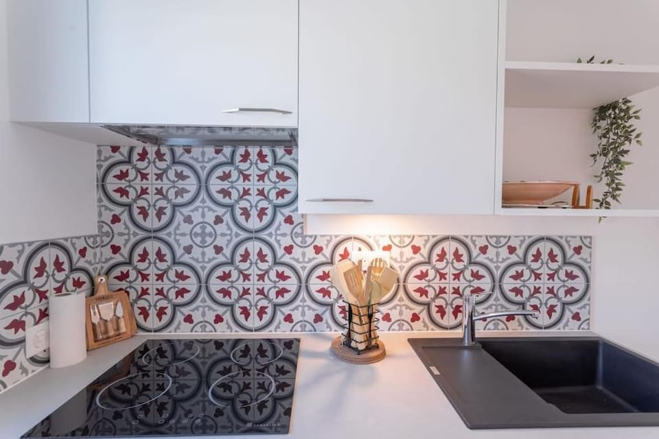 Kitchen or kitchenette