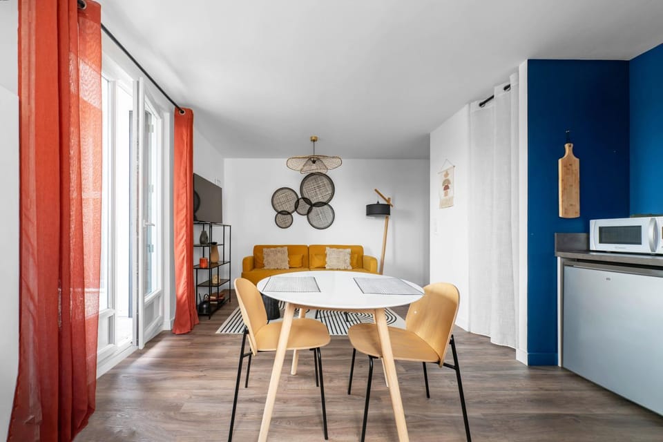 TV and multimedia, Kitchen or kitchenette, Living room, Dining area