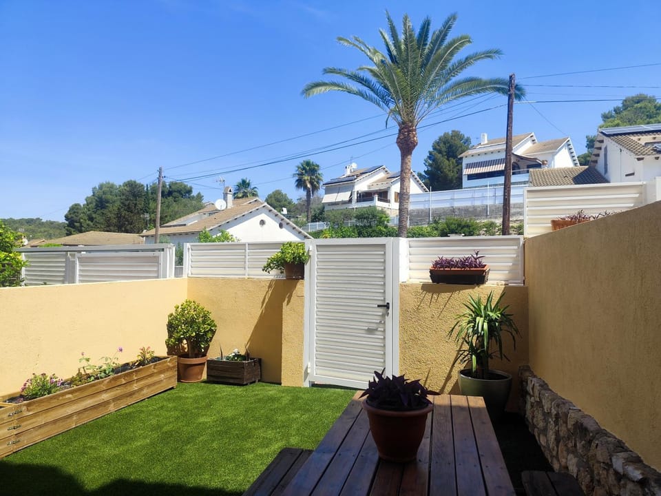 Facade/entrance, Garden