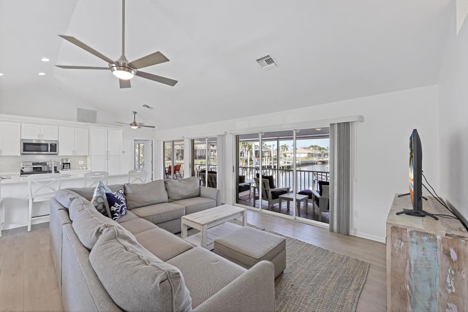 Waterfront home with pool, hammock and oversized yard House in Marco Island