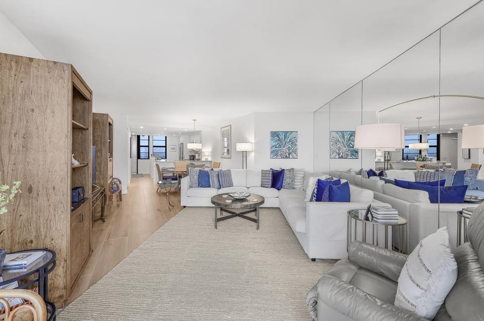 Beachfront condo with pool, gym, and pickleball House in Marco Island