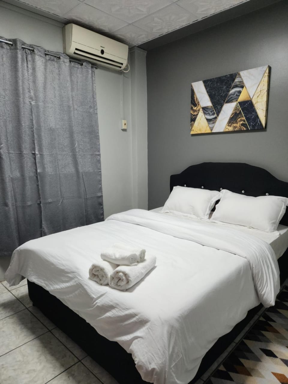 Bed, Bedroom, towels, air conditioner