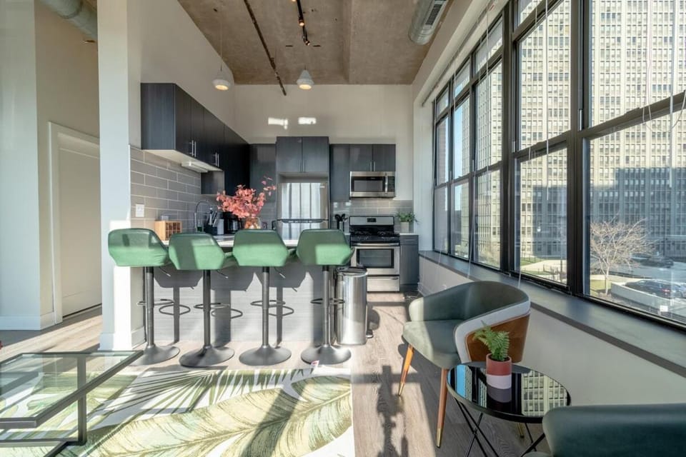 McCormick Place Stylish Corner Suite with Optional Parking and Gym Access Sleep 6 in South Loop Chicago Apartment in South Loop