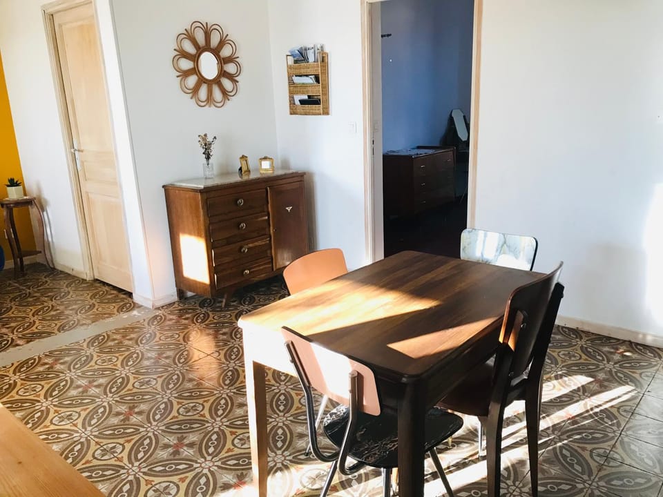 Seating area, Dining area