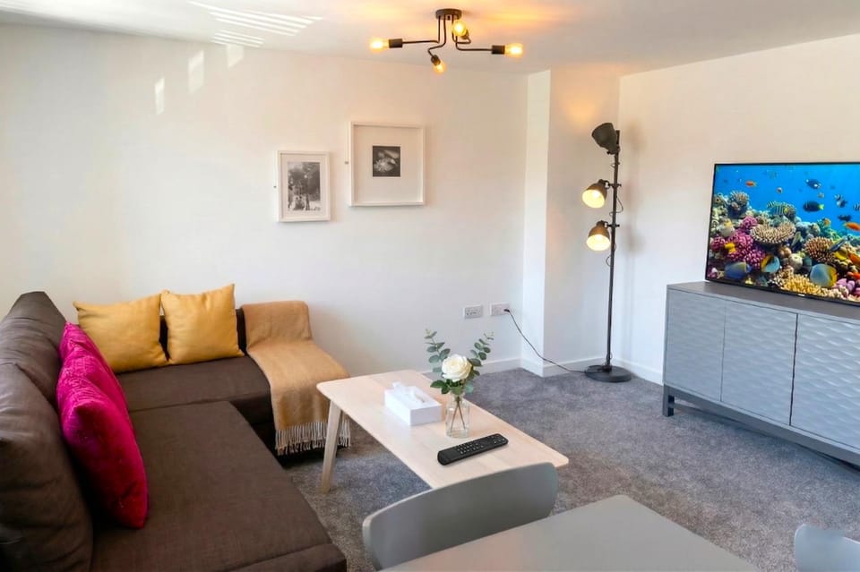 TV and multimedia, Living room, Decorative detail, Seating area