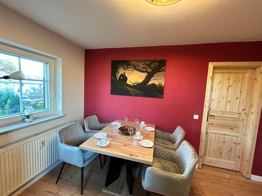 Living room, Seating area, Dining area