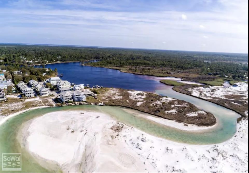 LUXE Doin' Grayt Easy Beach Access 4 Bikes Pool Pets Sleeps 12 House in South Walton County