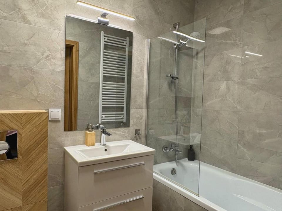 Shower, Bathroom, towels