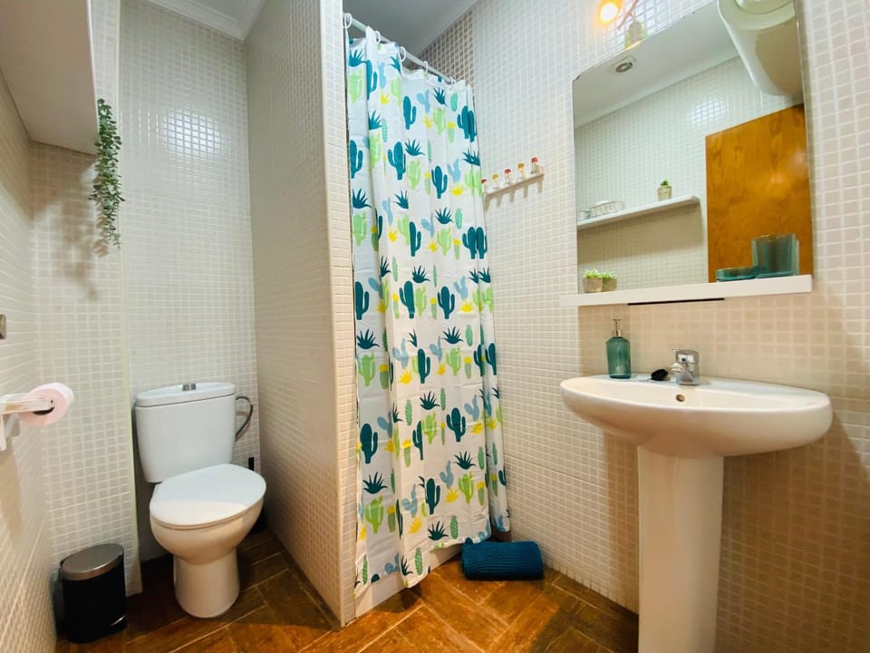 Shower, Toilet, Bathroom