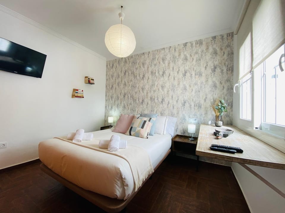 Bed, Photo of the whole room, Bedroom