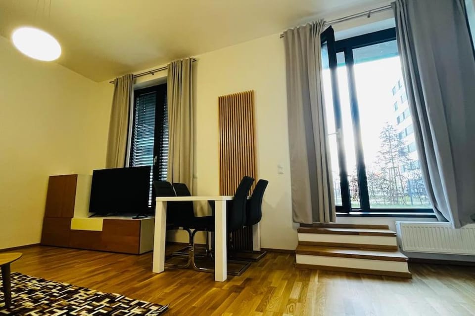 Communal lounge/ TV room, TV and multimedia, Living room, Seating area, Evening entertainment, hair dresser