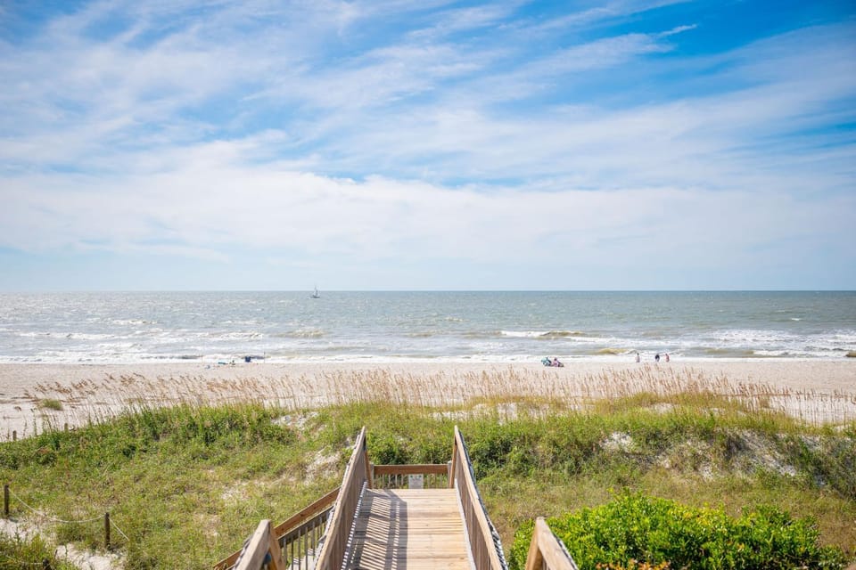 The Palm by Oak Island Accommodations Apartment in Caswell Beach