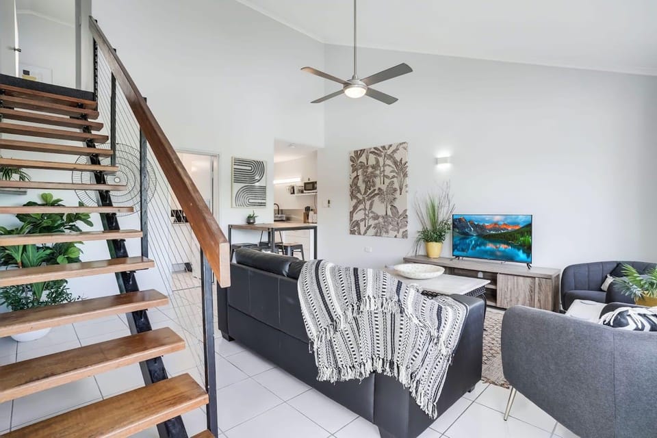 Leumeah - A Modern Townhouse in Cairns House in Cairns