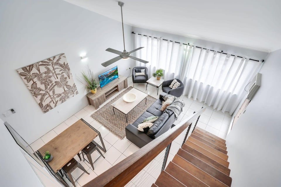 Leumeah - A Modern Townhouse in Cairns House in Cairns