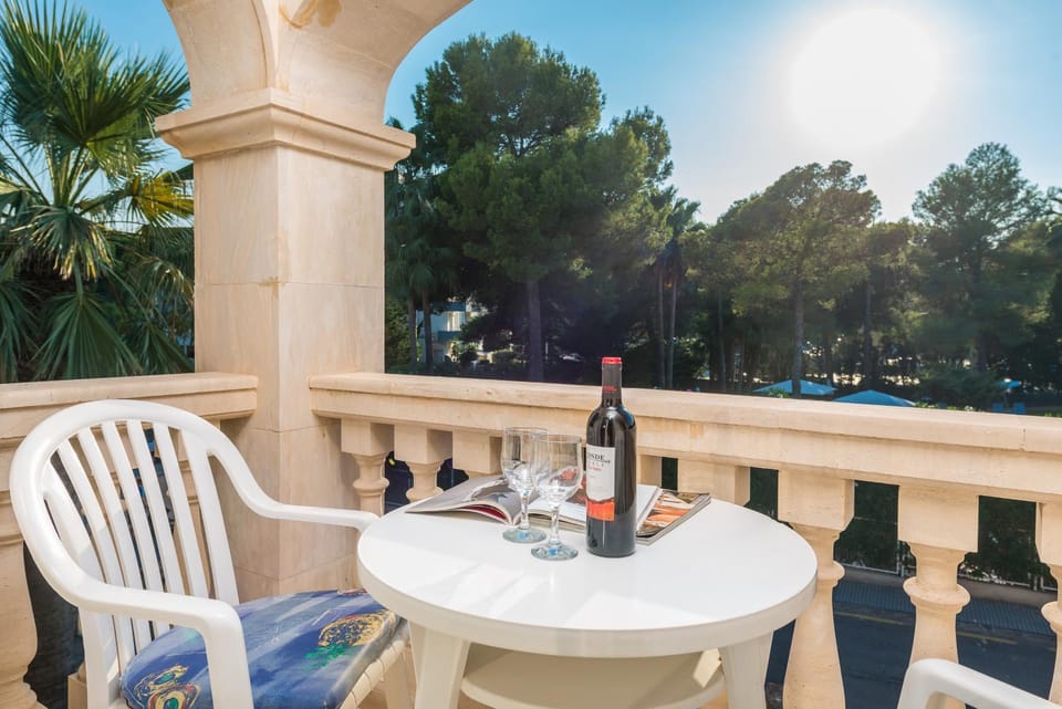 Patio, Day, View (from property/room), Balcony/Terrace, Food and drinks, Dining area, Pool view, Swimming pool