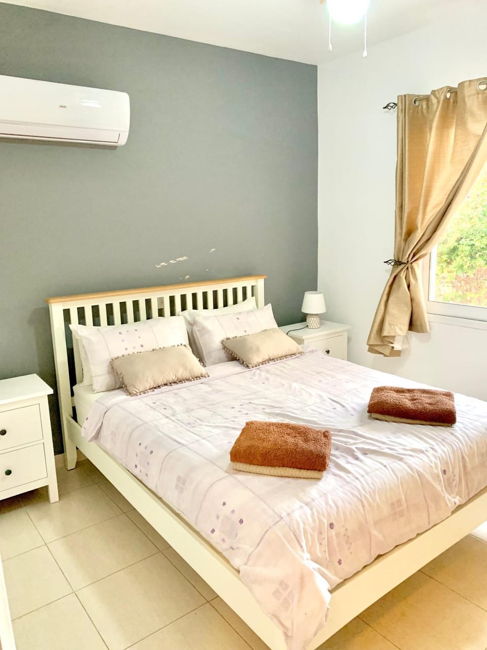 Bed, Bedroom, air conditioner