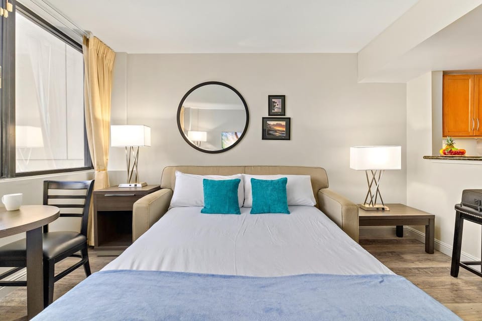 Bed, Seating area, hair dresser