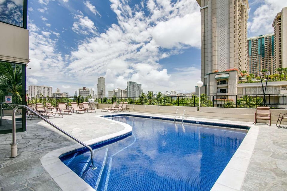 Property building, Day, Pool view, Swimming pool, sunbed