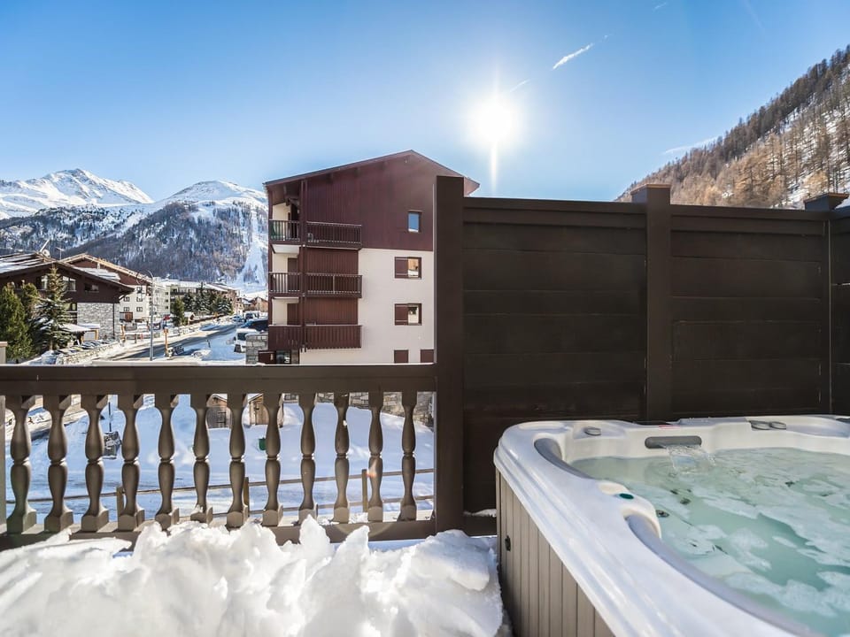 Magnifique appartement avec jacuzzi extérieur privé à Val d'Isère - FR-1-567-99 Apartment in Val dIsere