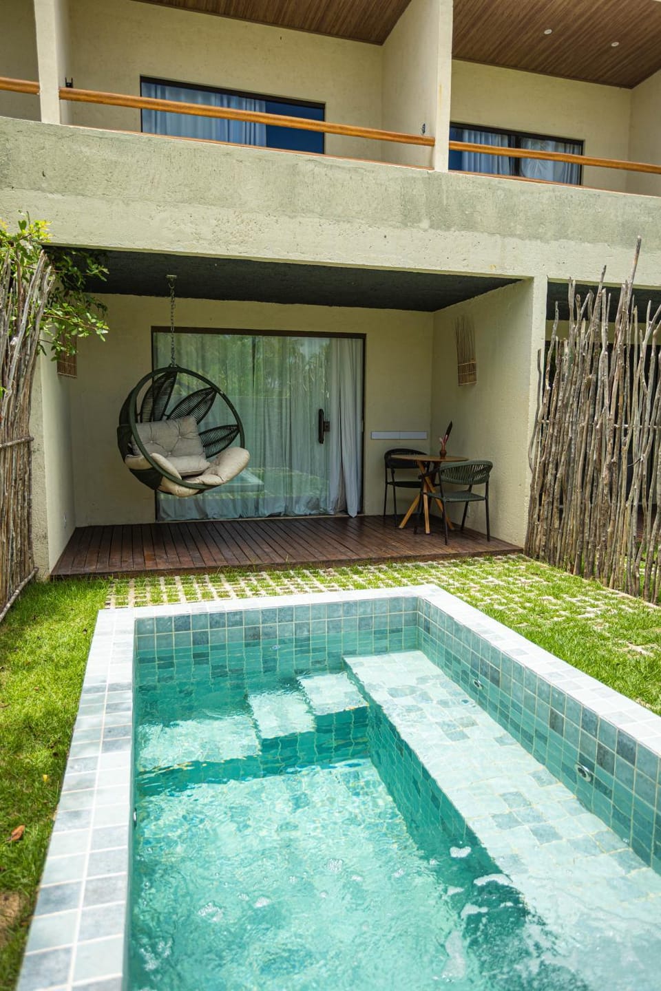 Day, Swimming pool
