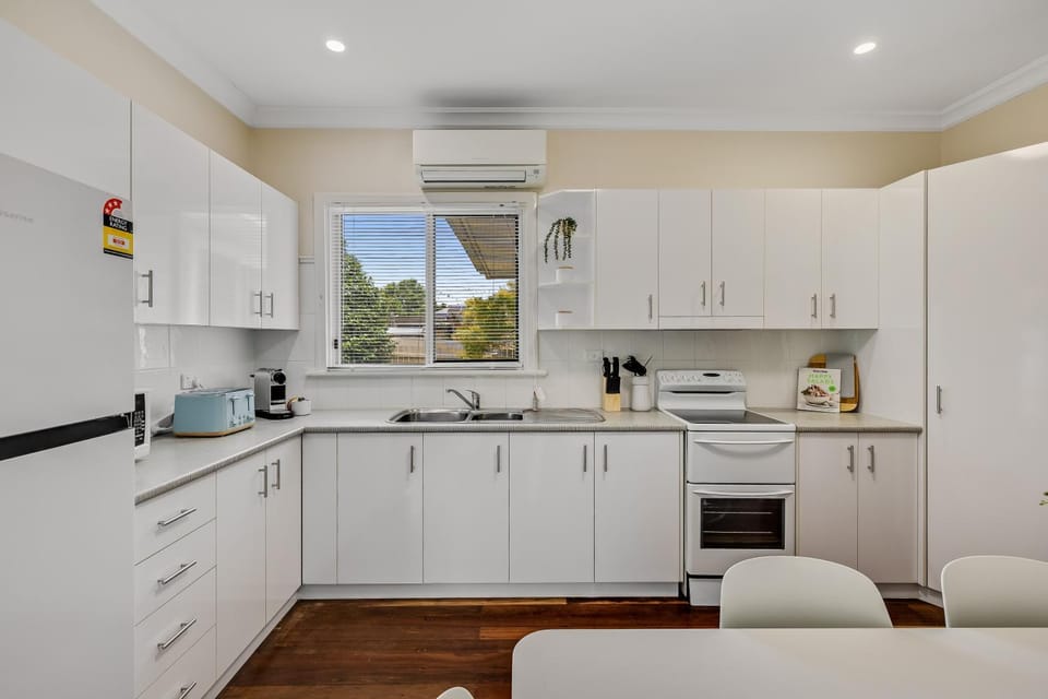Kitchen or kitchenette, kitchen