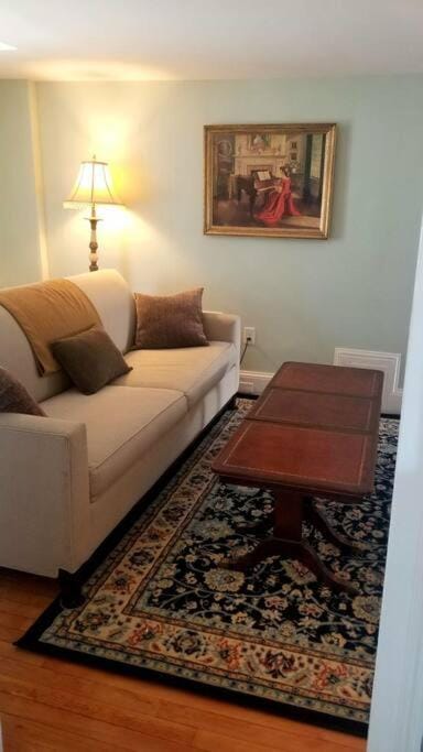 Charming Townhouse in Historic Town near Boston. Apartment in Dedham