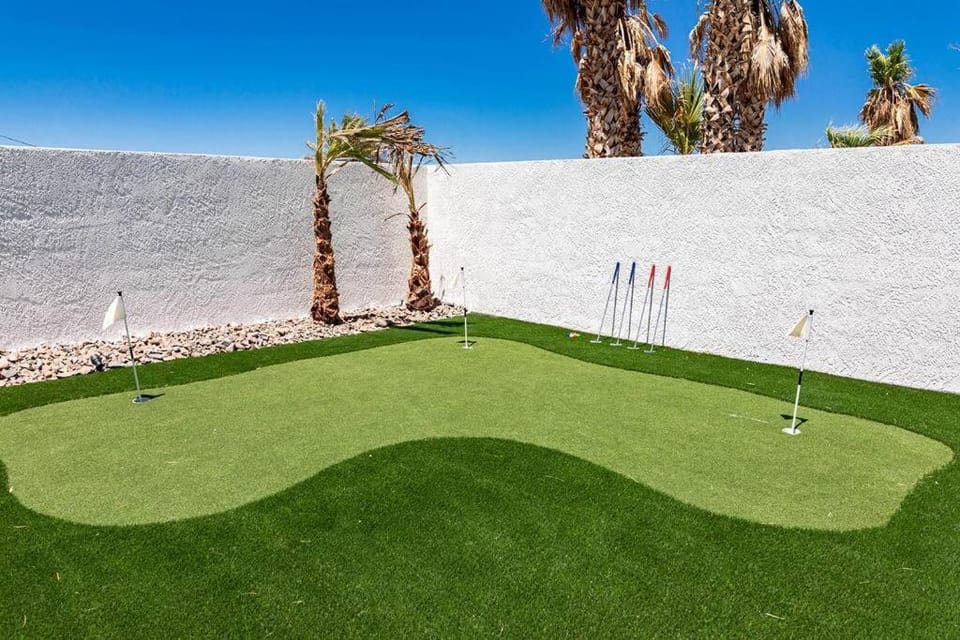 Tropical Playhouse - Pool, Spa, Golf, Game Room House in Lake Havasu City