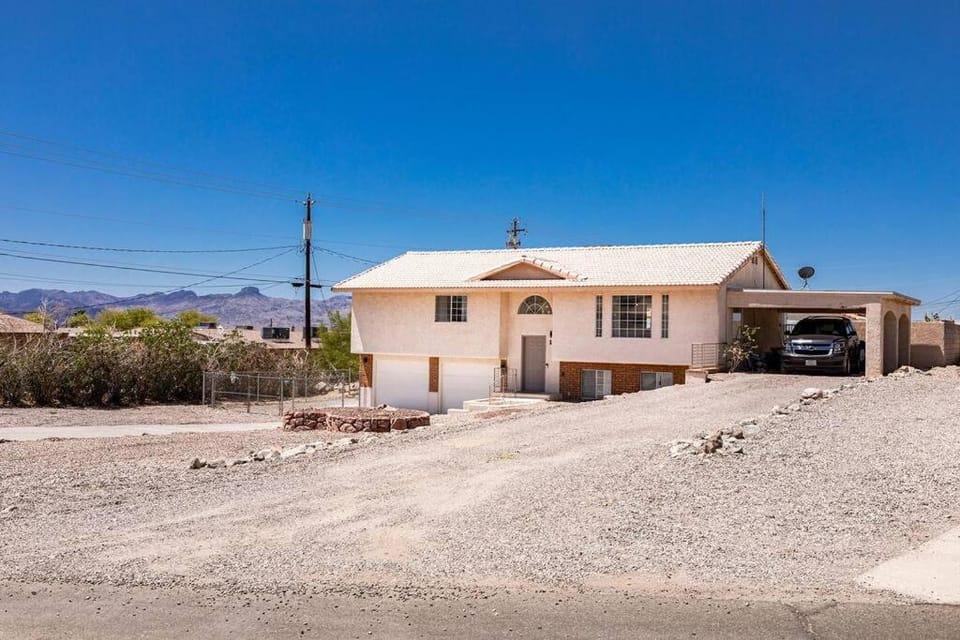Tropical Playhouse - Pool, Spa, Golf, Game Room House in Lake Havasu City
