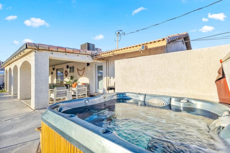 Tropical Playhouse - Pool, Spa, Golf, Game Room House in Lake Havasu City