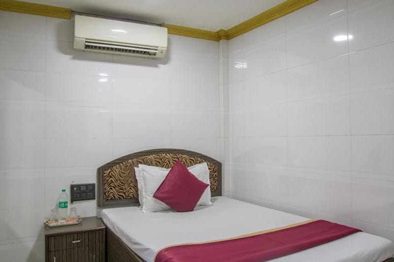 Bedroom, air conditioner