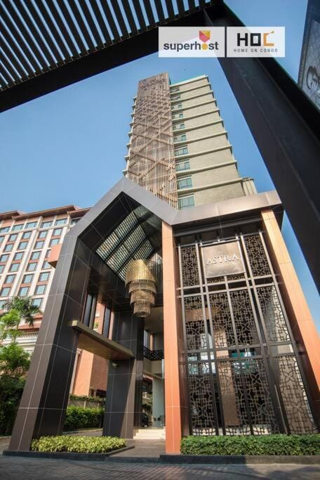 Modern 2-Bedroom Condo with Pool & Gym Apartment in Chiang Mai
