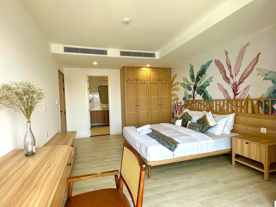 Bed, Photo of the whole room, Bedroom, towels, wardrobe, air conditioner