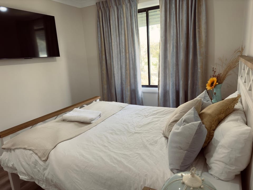 TV and multimedia, Bedroom, towels