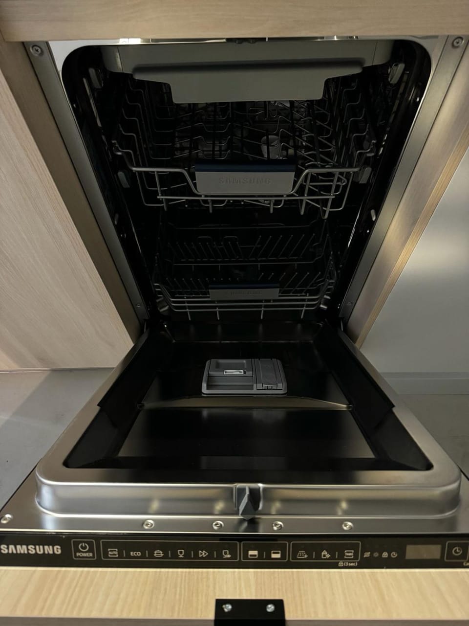 Kitchen or kitchenette, dishwasher