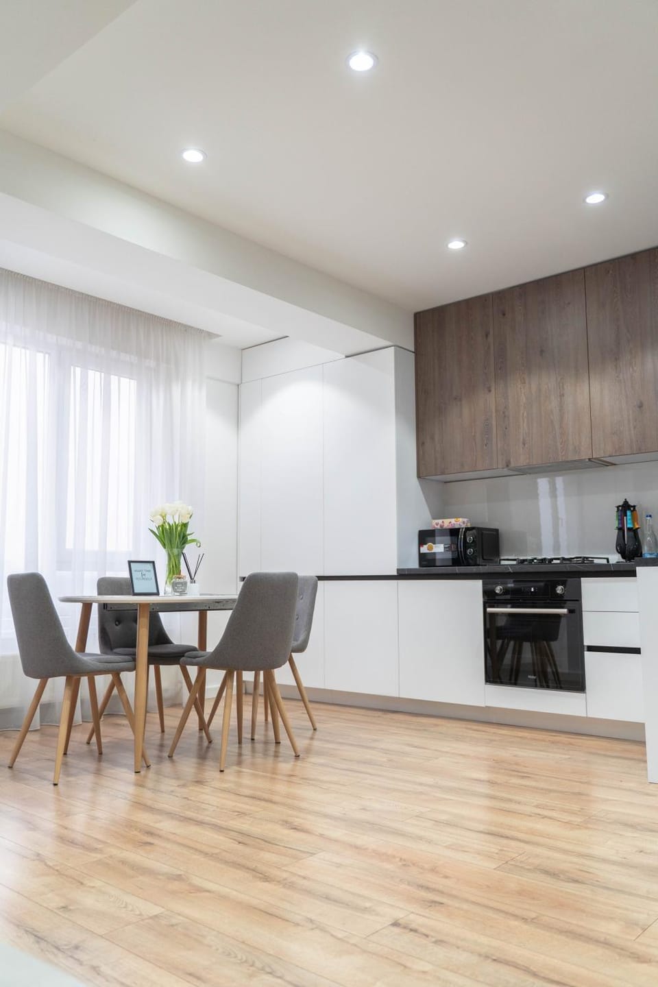 Kitchen or kitchenette, Dining area, minibar