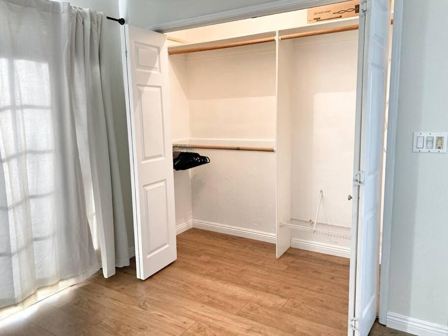 Hot Tub . Near Freeway . Quick 2 Theme Parks/Beach House in Fountain Valley