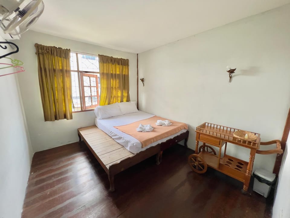 Photo of the whole room, Bedroom, air conditioner