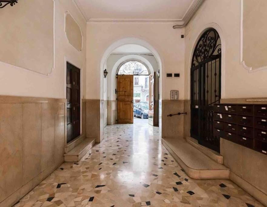 Facade/entrance
