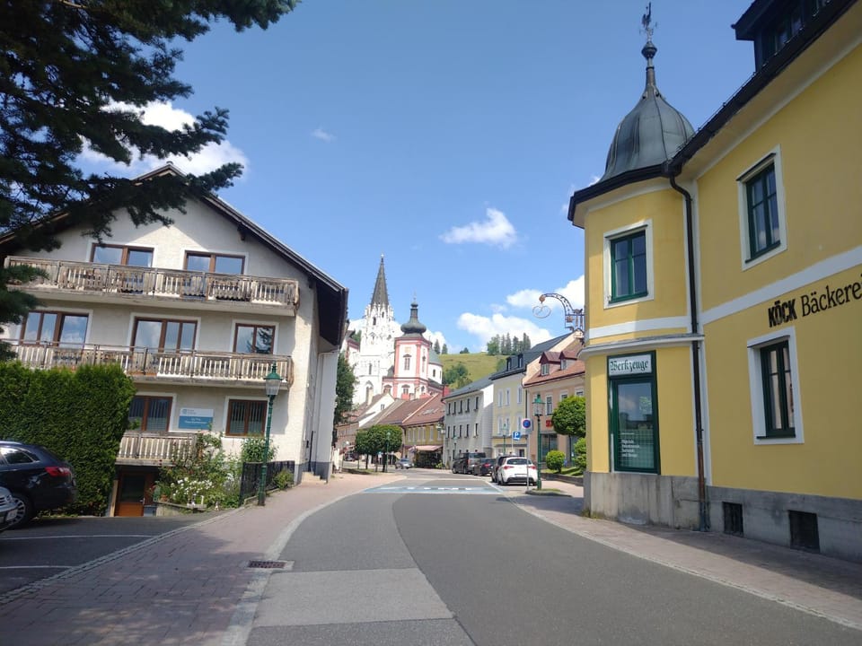 Property building, Day, Neighbourhood, Street view, Location, Parking