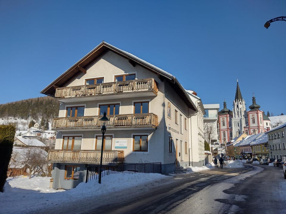 Property building, Day, Neighbourhood, Winter, Street view