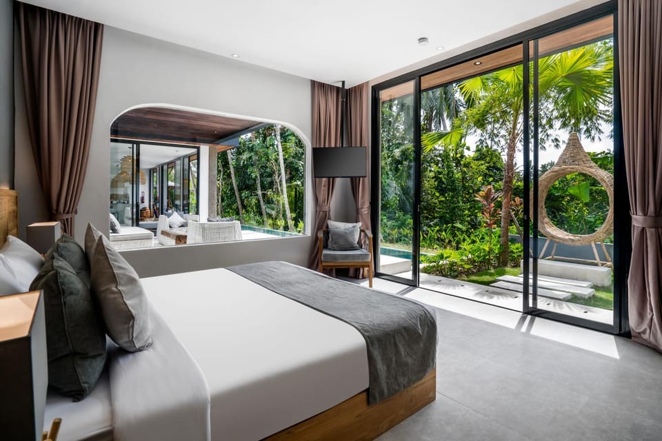 Bed, TV and multimedia, View (from property/room), Bedroom, air conditioner
