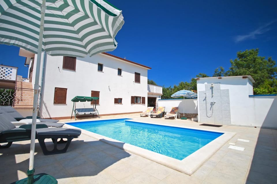 Property building, Swimming pool