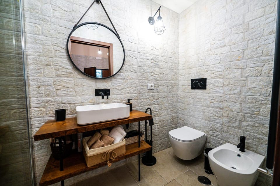 Shower, Toilet, Bathroom, bidet, towels