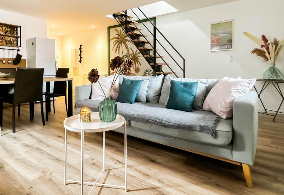 Living room, Seating area