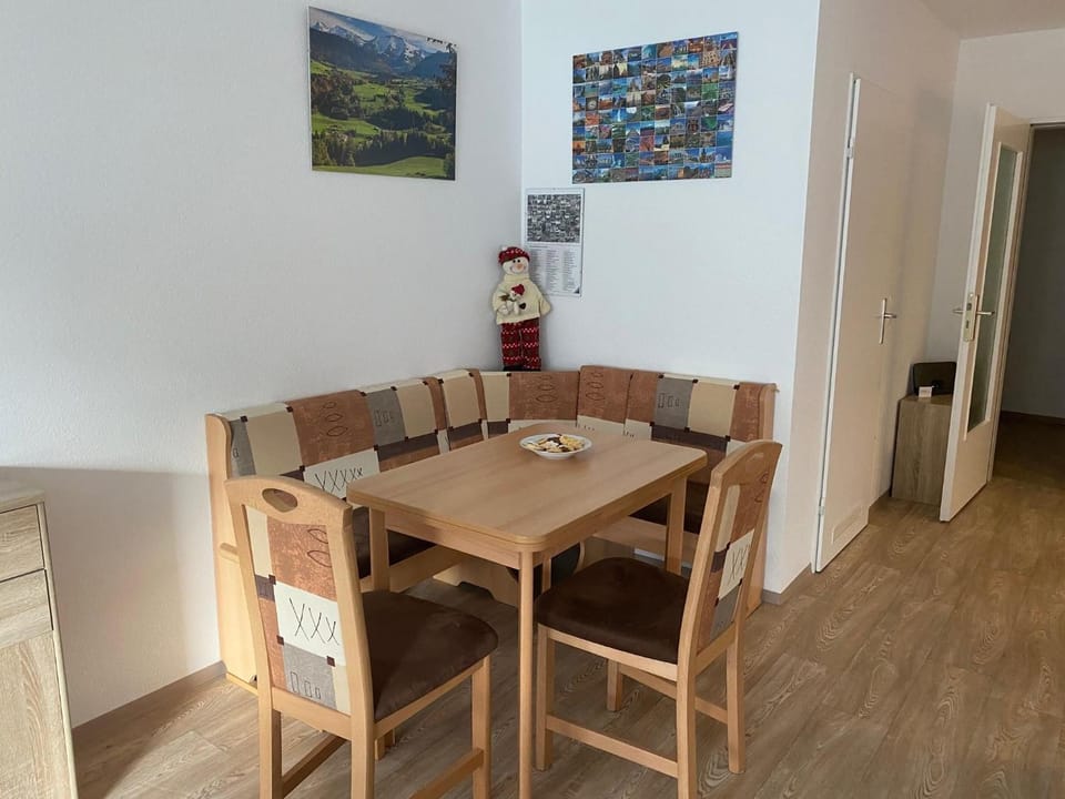 Seating area, Dining area