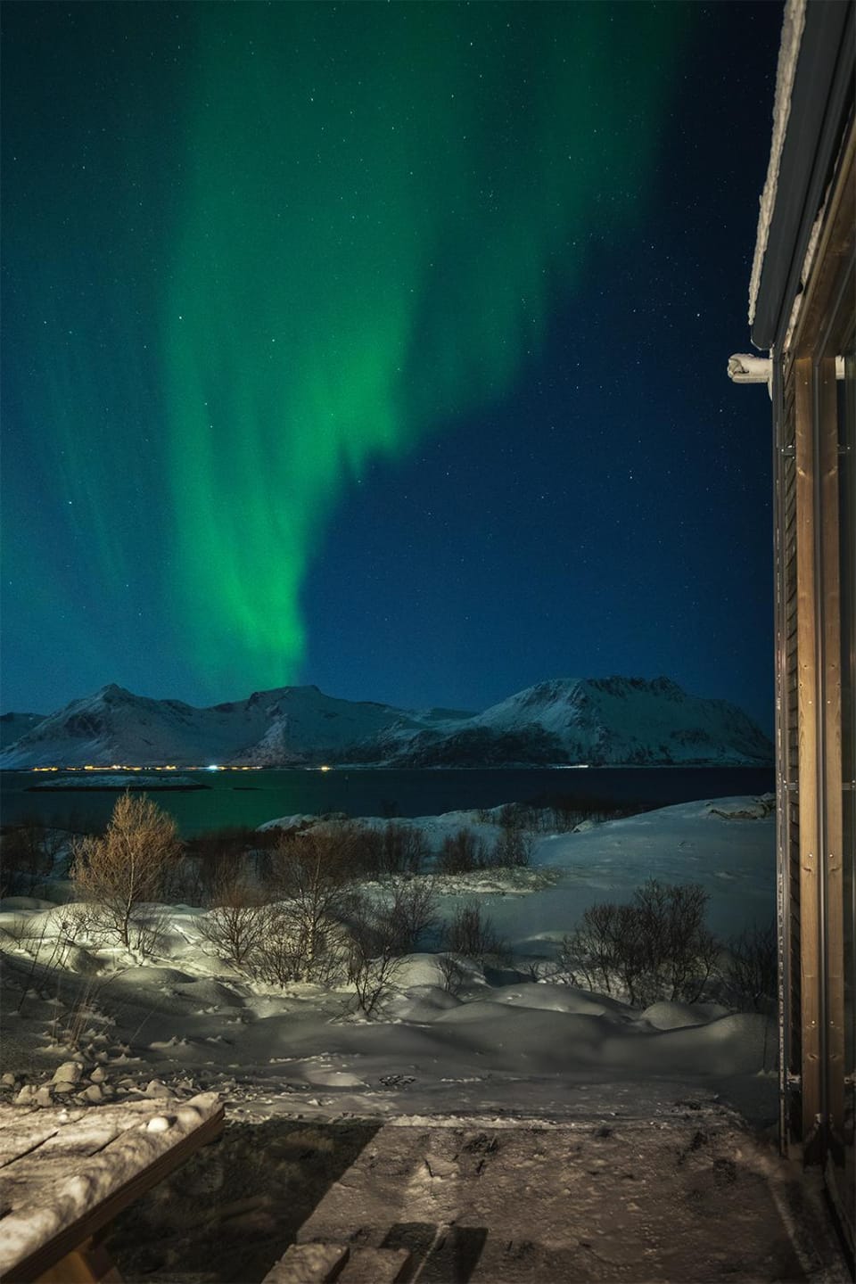 Designhytte med jacuzzi sentralt i Lofoten House in Lofoten