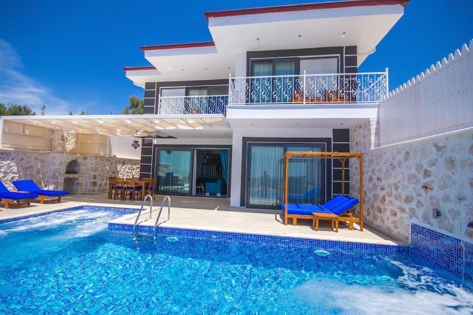 Property building, Patio, Day, View (from property/room), Balcony/Terrace, Pool view, Swimming pool, sunbed