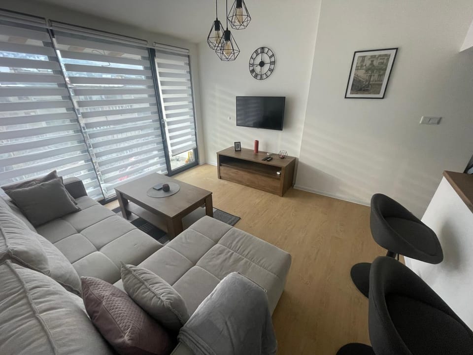 Communal lounge/ TV room, TV and multimedia, Living room, Seating area, Evening entertainment