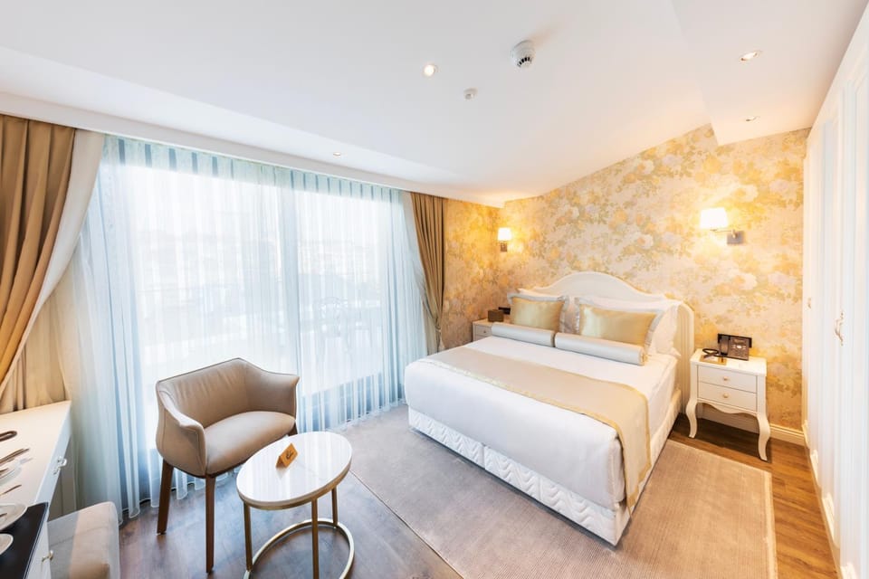 Bed, Living room
